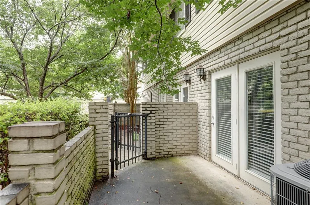 6940 Roswell Road Unit 5d, Sandy Springs, Georgia 30328, 2 Bedrooms Bedrooms, ,1 BathroomBathrooms,Residential,Sold,6940 Roswell Road Unit 5d,6761358