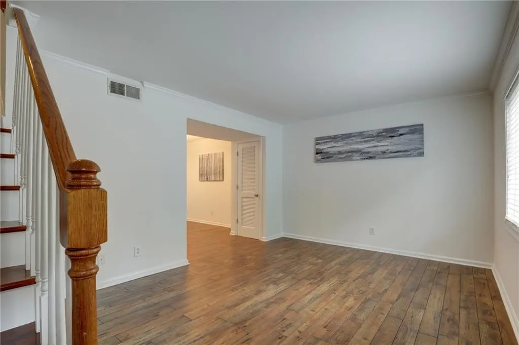 6940 Roswell Road Unit 5d, Sandy Springs, Georgia 30328, 2 Bedrooms Bedrooms, ,1 BathroomBathrooms,Residential,Sold,6940 Roswell Road Unit 5d,6761358