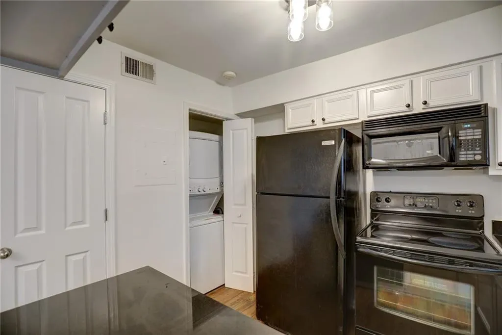 6940 Roswell Road Unit 5d, Sandy Springs, Georgia 30328, 2 Bedrooms Bedrooms, ,1 BathroomBathrooms,Residential,Sold,6940 Roswell Road Unit 5d,6761358