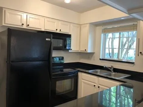 6940 Roswell Road Unit 5d, Sandy Springs, Georgia 30328, 2 Bedrooms Bedrooms, ,1 BathroomBathrooms,Residential,Sold,6940 Roswell Road Unit 5d,6761358