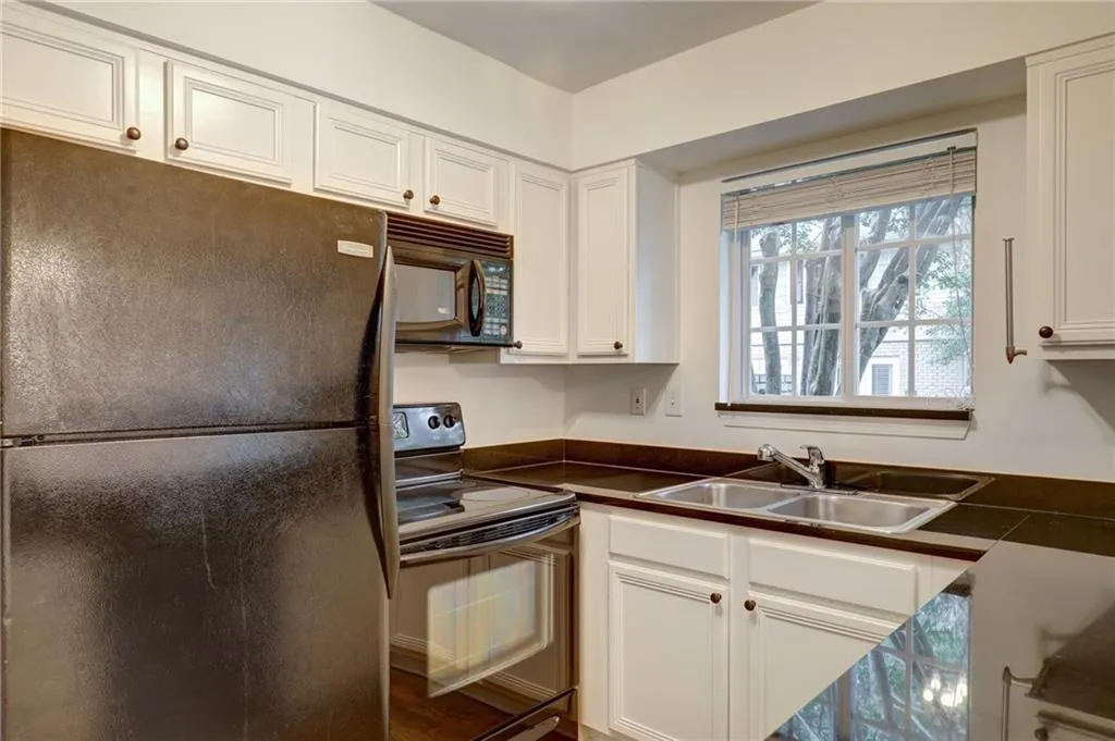 6940 Roswell Road Unit 5d, Sandy Springs, Georgia 30328, 2 Bedrooms Bedrooms, ,1 BathroomBathrooms,Residential,Sold,6940 Roswell Road Unit 5d,6761358