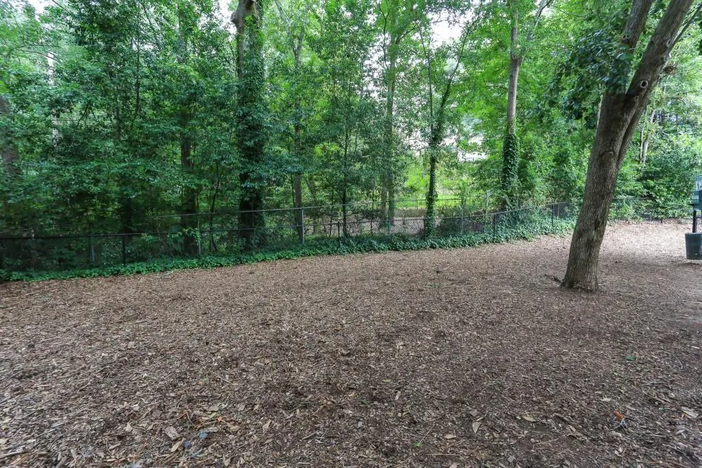 6940 Roswell Road Unit 5d, Sandy Springs, Georgia 30328, 2 Bedrooms Bedrooms, ,1 BathroomBathrooms,Residential,Sold,6940 Roswell Road Unit 5d,6761358