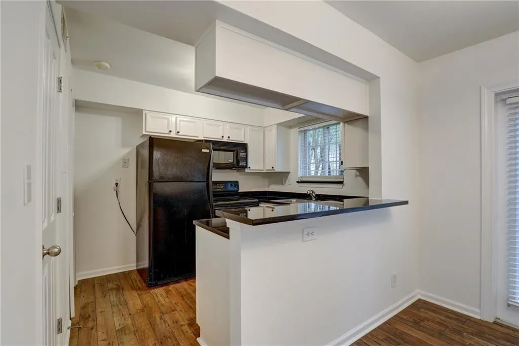 6940 Roswell Road Unit 5d, Sandy Springs, Georgia 30328, 2 Bedrooms Bedrooms, ,1 BathroomBathrooms,Residential,Sold,6940 Roswell Road Unit 5d,6761358