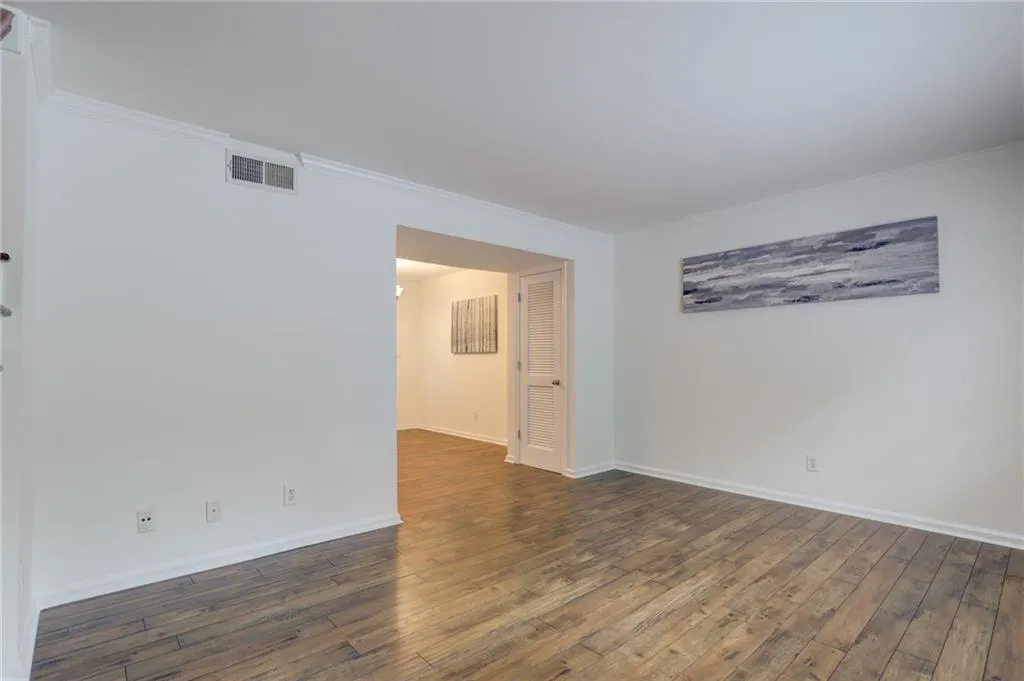 6940 Roswell Road Unit 5d, Sandy Springs, Georgia 30328, 2 Bedrooms Bedrooms, ,1 BathroomBathrooms,Residential,Sold,6940 Roswell Road Unit 5d,6761358