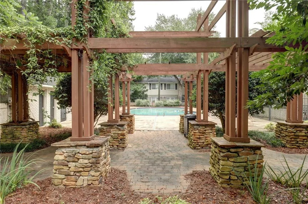 6940 Roswell Road Unit 5d, Sandy Springs, Georgia 30328, 2 Bedrooms Bedrooms, ,1 BathroomBathrooms,Residential,Sold,6940 Roswell Road Unit 5d,6761358