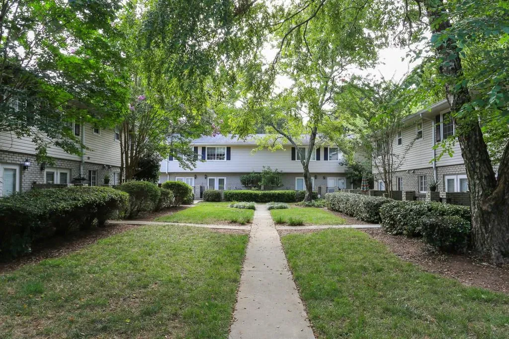 6940 Roswell Road Unit 5d, Sandy Springs, Georgia 30328, 2 Bedrooms Bedrooms, ,1 BathroomBathrooms,Residential,Sold,6940 Roswell Road Unit 5d,6761358