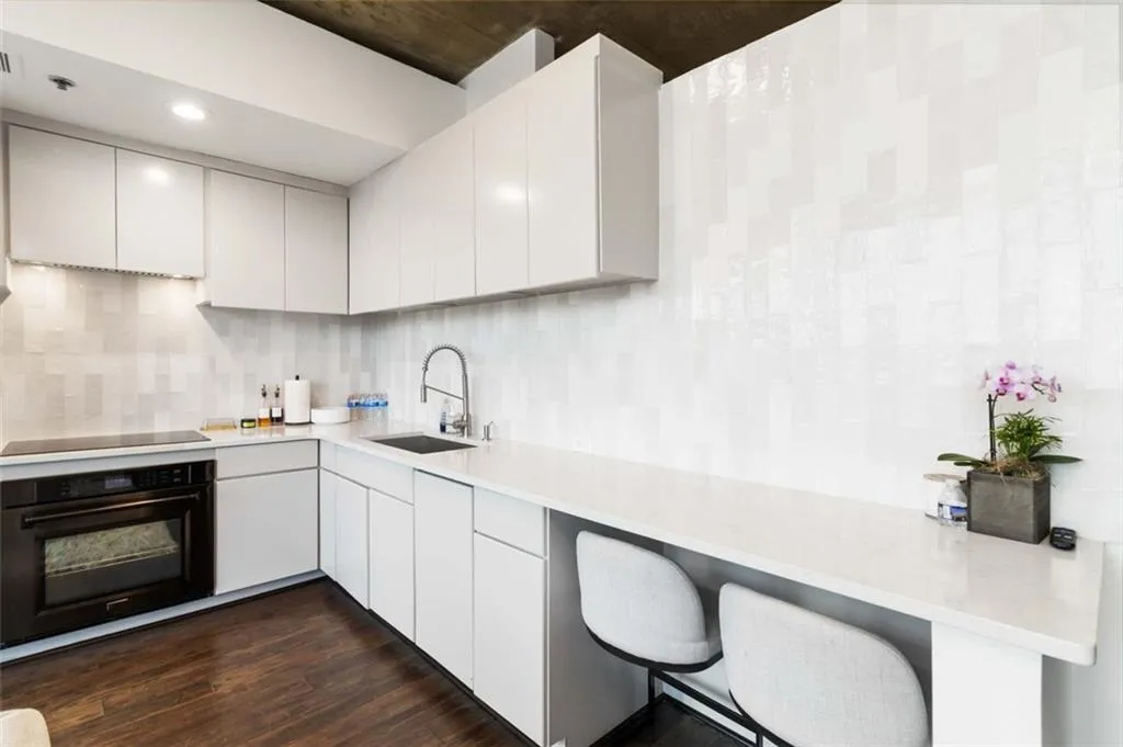 3224 Ne Peachtree Road Unit 815, Atlanta, Georgia 30326, 1 Bedroom Bedrooms, ,1 BathroomBathrooms,Residential,For Sale,3224 Ne Peachtree Road Unit 815,7659634