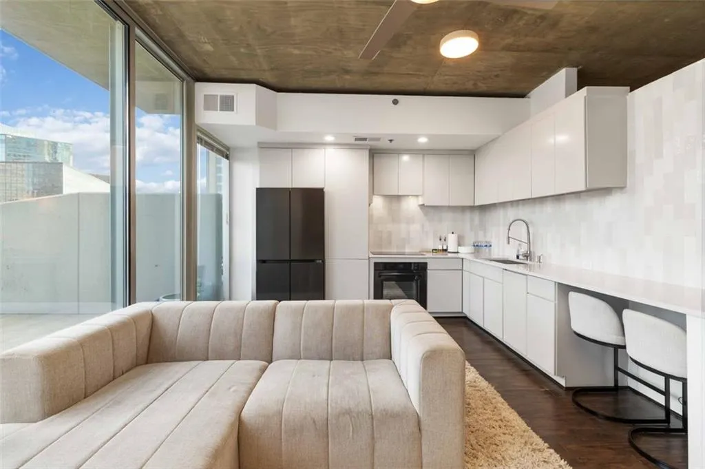 3224 Ne Peachtree Road Unit 815, Atlanta, Georgia 30326, 1 Bedroom Bedrooms, ,1 BathroomBathrooms,Residential,For Sale,3224 Ne Peachtree Road Unit 815,7659634
