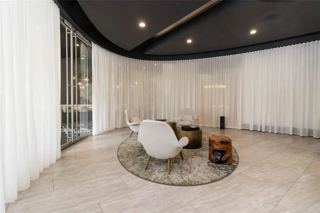 3224 Ne Peachtree Road Unit 815, Atlanta, Georgia 30326, 1 Bedroom Bedrooms, ,1 BathroomBathrooms,Residential,For Sale,3224 Ne Peachtree Road Unit 815,7659634