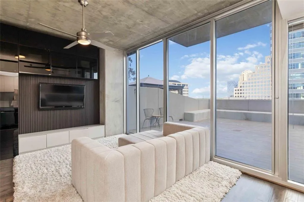 3224 Ne Peachtree Road Unit 815, Atlanta, Georgia 30326, 1 Bedroom Bedrooms, ,1 BathroomBathrooms,Residential,For Sale,3224 Ne Peachtree Road Unit 815,7659634