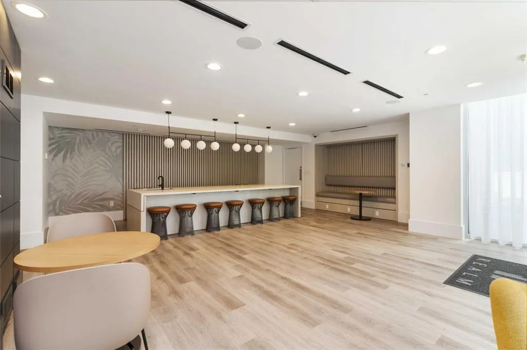 3224 Ne Peachtree Road Unit 815, Atlanta, Georgia 30326, 1 Bedroom Bedrooms, ,1 BathroomBathrooms,Residential,For Sale,3224 Ne Peachtree Road Unit 815,7659634