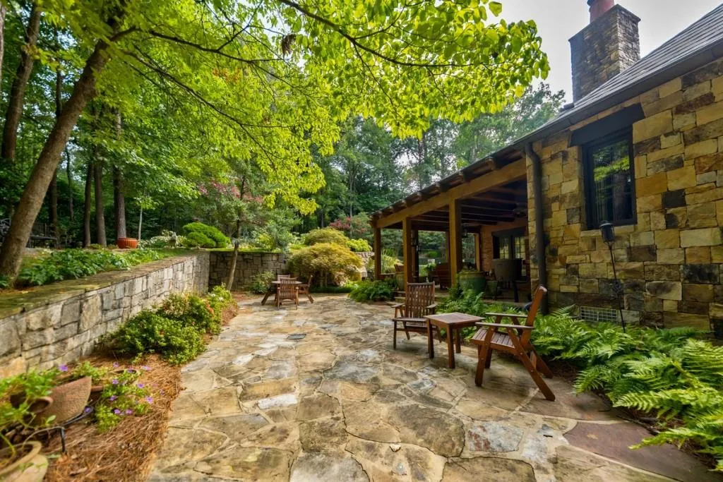 5595 Cross Gate Drive, Sandy Springs, Georgia 30327, 5 Bedrooms Bedrooms, ,5 BathroomsBathrooms,Residential,Sold,5595 Cross Gate Drive,6770560