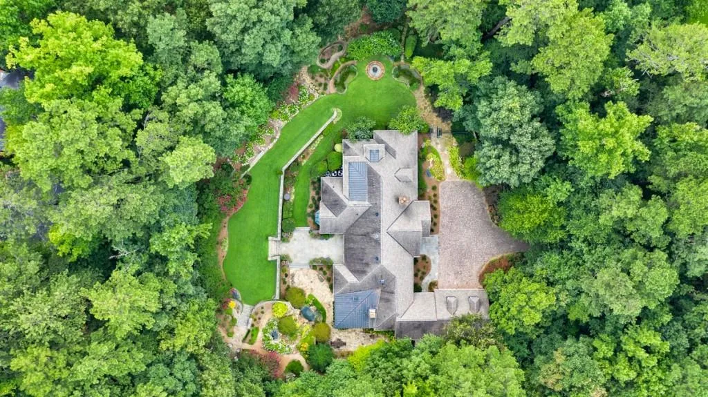 5595 Cross Gate Drive, Sandy Springs, Georgia 30327, 5 Bedrooms Bedrooms, ,5 BathroomsBathrooms,Residential,Sold,5595 Cross Gate Drive,6770560