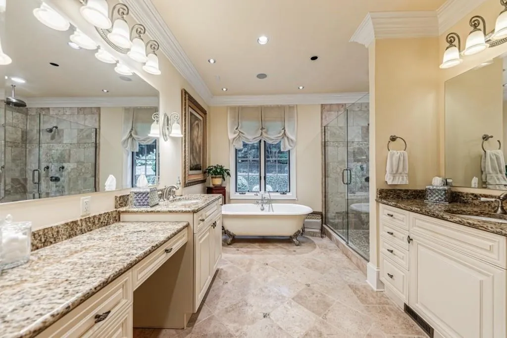 5595 Cross Gate Drive, Sandy Springs, Georgia 30327, 5 Bedrooms Bedrooms, ,5 BathroomsBathrooms,Residential,Sold,5595 Cross Gate Drive,6770560