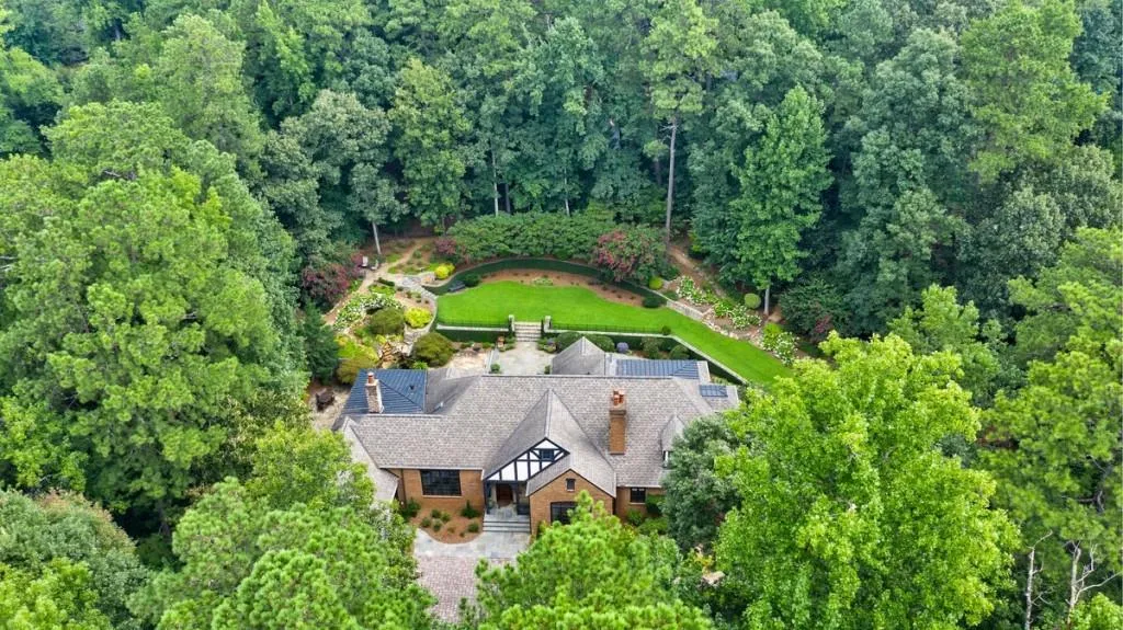 5595 Cross Gate Drive, Sandy Springs, Georgia 30327, 5 Bedrooms Bedrooms, ,5 BathroomsBathrooms,Residential,Sold,5595 Cross Gate Drive,6770560