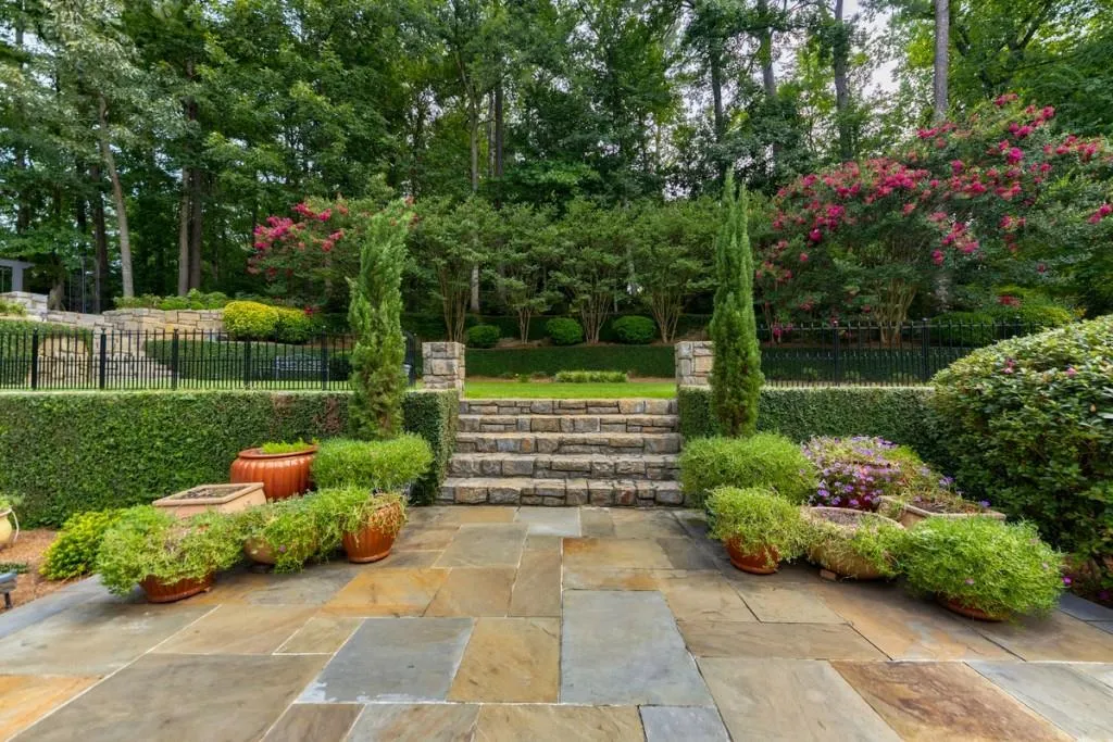 5595 Cross Gate Drive, Sandy Springs, Georgia 30327, 5 Bedrooms Bedrooms, ,5 BathroomsBathrooms,Residential,Sold,5595 Cross Gate Drive,6770560