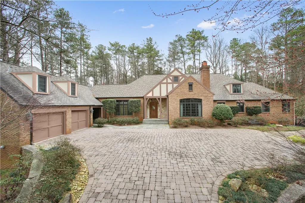 5595 Cross Gate Drive, Sandy Springs, Georgia 30327, 5 Bedrooms Bedrooms, ,5 BathroomsBathrooms,Residential,Sold,5595 Cross Gate Drive,6770560
