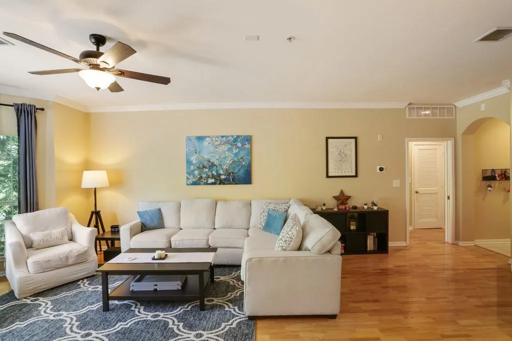 5641 Roswell Road Unit 305, Atlanta, Georgia 30342, 2 Bedrooms Bedrooms, ,2 BathroomsBathrooms,Residential,Sold,5641 Roswell Road Unit 305,6880428