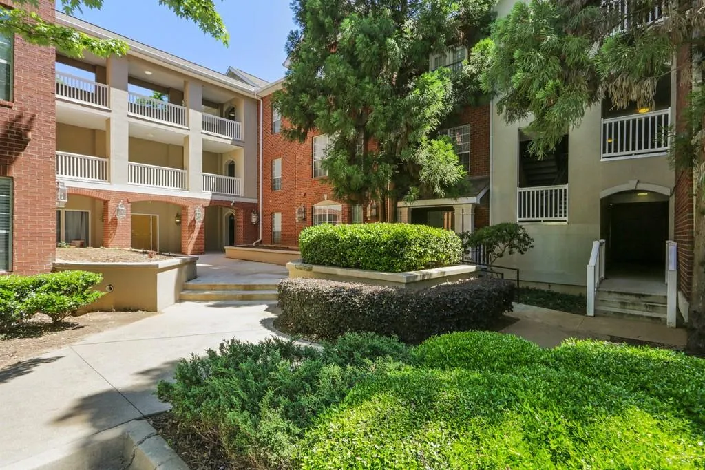 5641 Roswell Road Unit 305, Atlanta, Georgia 30342, 2 Bedrooms Bedrooms, ,2 BathroomsBathrooms,Residential,Sold,5641 Roswell Road Unit 305,6880428