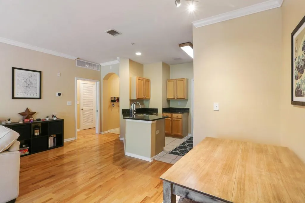 5641 Roswell Road Unit 305, Atlanta, Georgia 30342, 2 Bedrooms Bedrooms, ,2 BathroomsBathrooms,Residential,Sold,5641 Roswell Road Unit 305,6880428