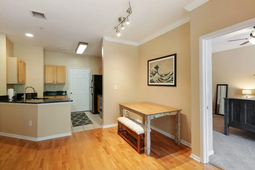 5641 Roswell Road Unit 305, Atlanta, Georgia 30342, 2 Bedrooms Bedrooms, ,2 BathroomsBathrooms,Residential,Sold,5641 Roswell Road Unit 305,6880428