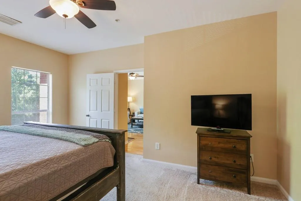 5641 Roswell Road Unit 305, Atlanta, Georgia 30342, 2 Bedrooms Bedrooms, ,2 BathroomsBathrooms,Residential,Sold,5641 Roswell Road Unit 305,6880428