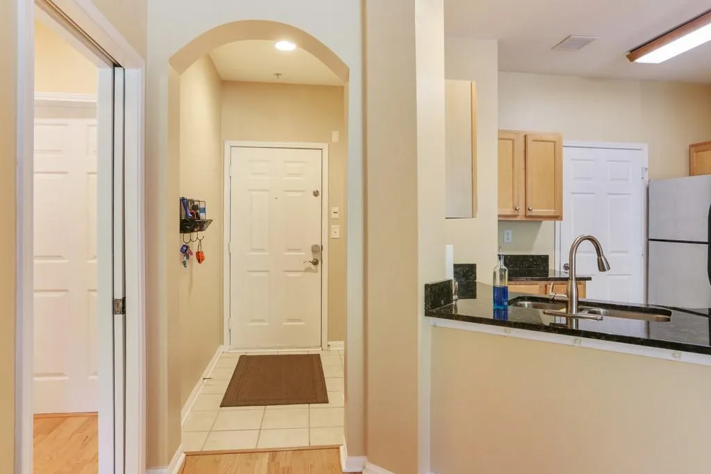 5641 Roswell Road Unit 305, Atlanta, Georgia 30342, 2 Bedrooms Bedrooms, ,2 BathroomsBathrooms,Residential,Sold,5641 Roswell Road Unit 305,6880428