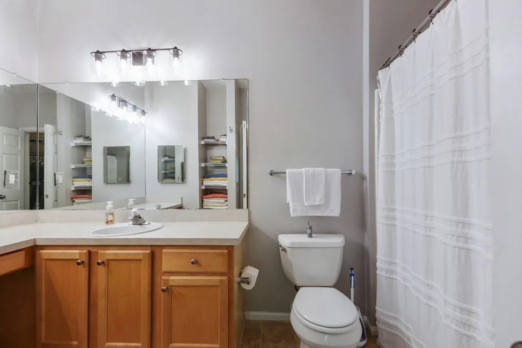 5641 Roswell Road Unit 305, Atlanta, Georgia 30342, 2 Bedrooms Bedrooms, ,2 BathroomsBathrooms,Residential,Sold,5641 Roswell Road Unit 305,6880428