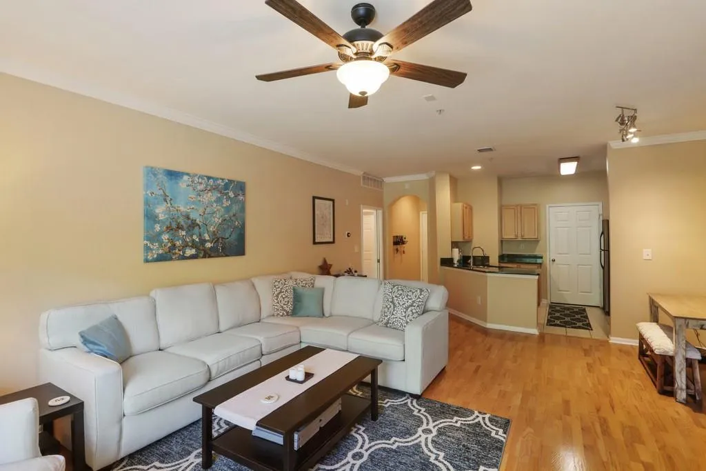 5641 Roswell Road Unit 305, Atlanta, Georgia 30342, 2 Bedrooms Bedrooms, ,2 BathroomsBathrooms,Residential,Sold,5641 Roswell Road Unit 305,6880428