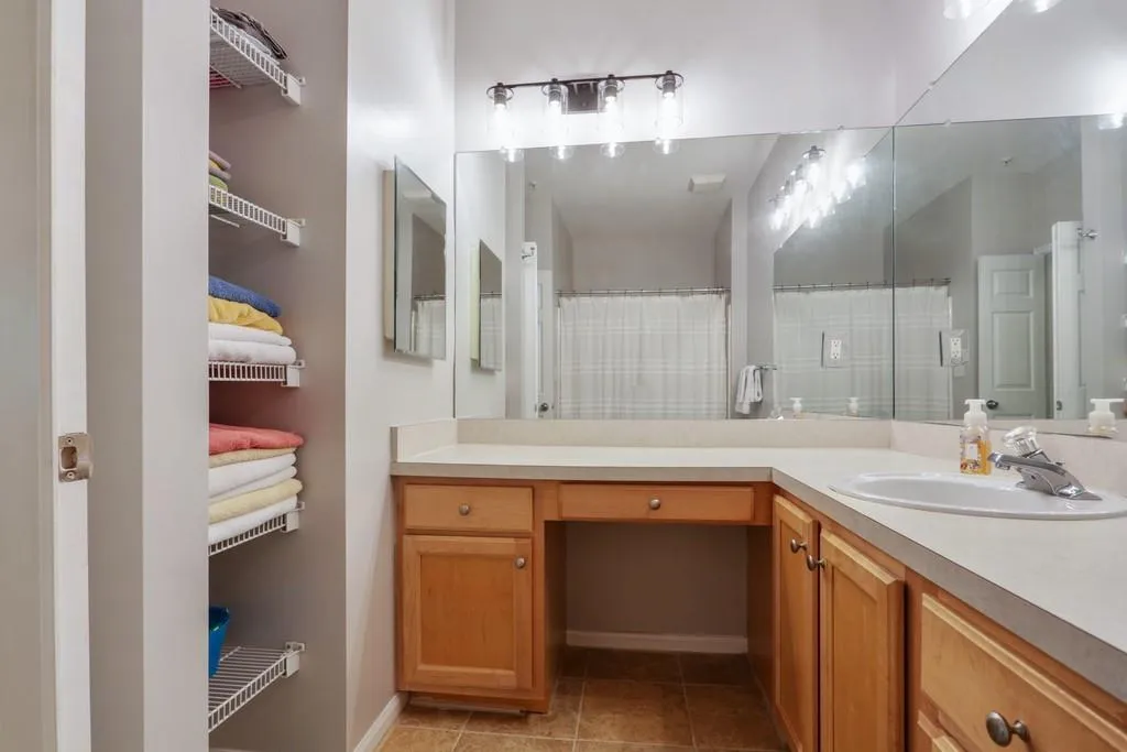 5641 Roswell Road Unit 305, Atlanta, Georgia 30342, 2 Bedrooms Bedrooms, ,2 BathroomsBathrooms,Residential,Sold,5641 Roswell Road Unit 305,6880428