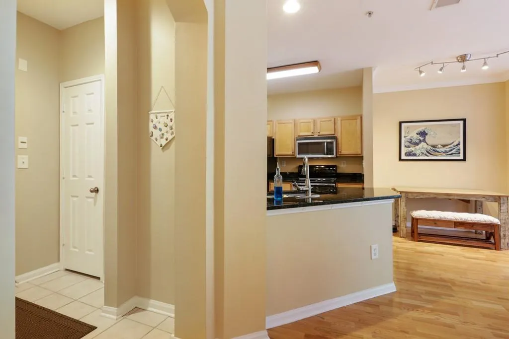 5641 Roswell Road Unit 305, Atlanta, Georgia 30342, 2 Bedrooms Bedrooms, ,2 BathroomsBathrooms,Residential,Sold,5641 Roswell Road Unit 305,6880428