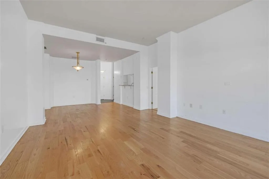 3475 Oak Valley Road Apt 650, Atlanta, Georgia 30326, 1 Bedroom Bedrooms, ,1 BathroomBathrooms,Residential,For Sale,3475 Oak Valley Road Apt 650,7562203