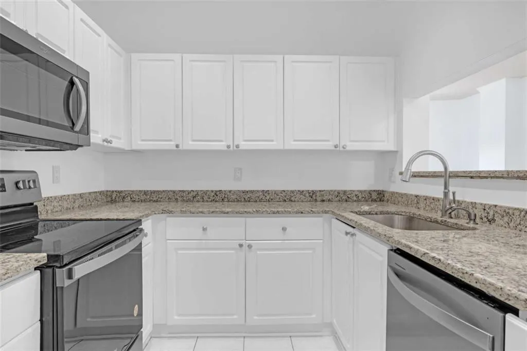 3475 Oak Valley Road Apt 650, Atlanta, Georgia 30326, 1 Bedroom Bedrooms, ,1 BathroomBathrooms,Residential,For Sale,3475 Oak Valley Road Apt 650,7562203