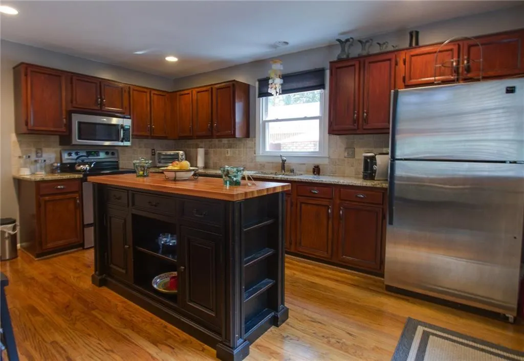 9130 Carroll Manor Drive, Sandy Springs, Georgia 30350, 2 Bedrooms Bedrooms, ,2 BathroomsBathrooms,Residential,Sold,9130 Carroll Manor Drive,5861880