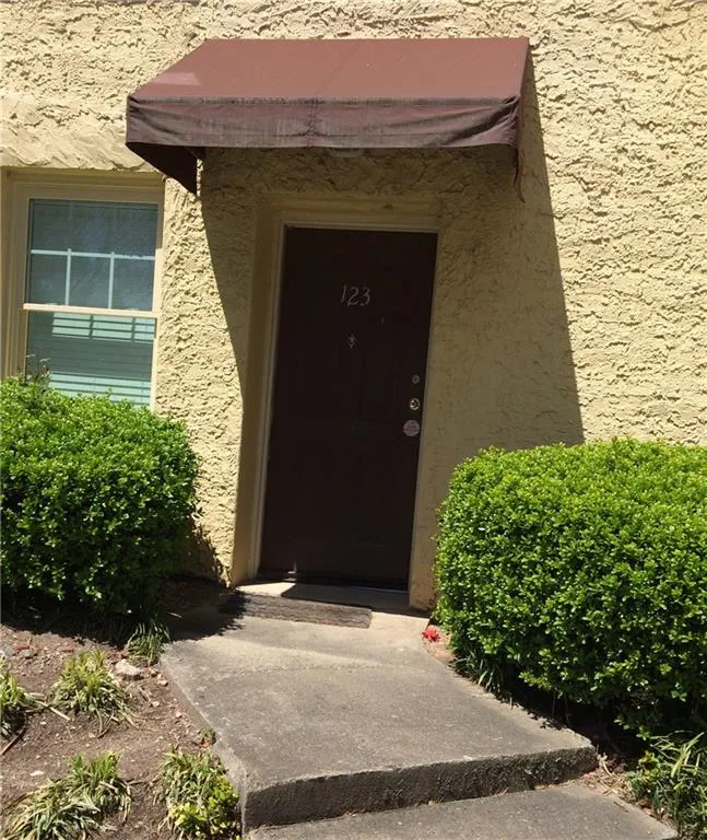 2855 Peachtree Road Ne Unit 123, Atlanta, Georgia 30305, 1 Bedroom Bedrooms, ,2 BathroomsBathrooms,Residential,Sold,2855 Peachtree Road Ne Unit 123,5672089