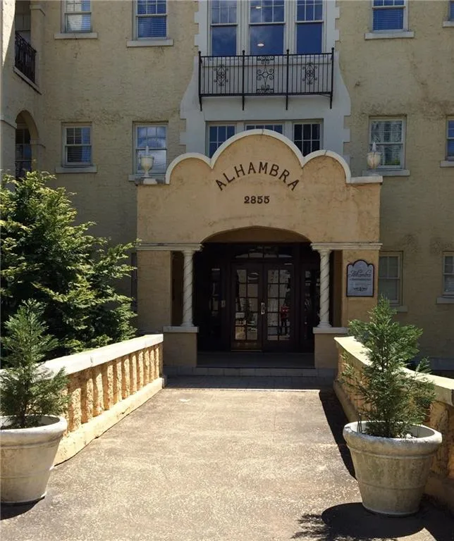 2855 Peachtree Road Ne Unit 123, Atlanta, Georgia 30305, 1 Bedroom Bedrooms, ,2 BathroomsBathrooms,Residential,Sold,2855 Peachtree Road Ne Unit 123,5672089