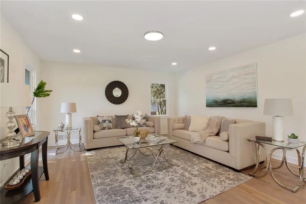 530 Dogwood Valley Drive, Sandy Springs, Georgia 30342, 5 Bedrooms Bedrooms, ,4 BathroomsBathrooms,Residential,Sold,530 Dogwood Valley Drive,6844683