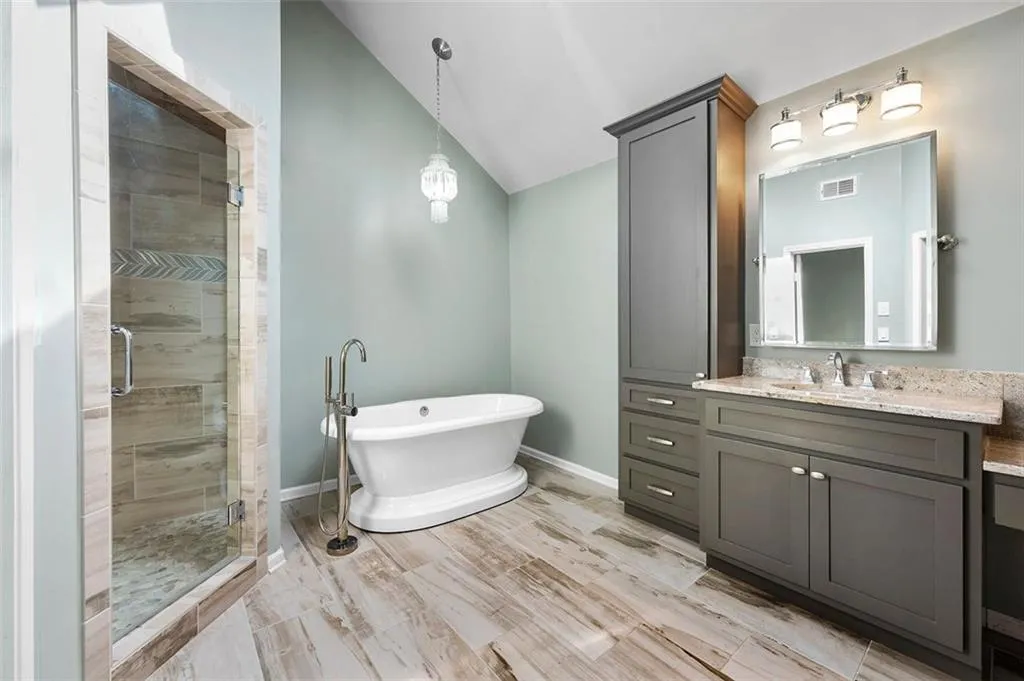 1214 Defoors Court Nw Unit 1a, Atlanta, Georgia 30318, 2 Bedrooms Bedrooms, ,2 BathroomsBathrooms,Residential,For Sale,1214 Defoors Court Nw Unit 1a,7561977