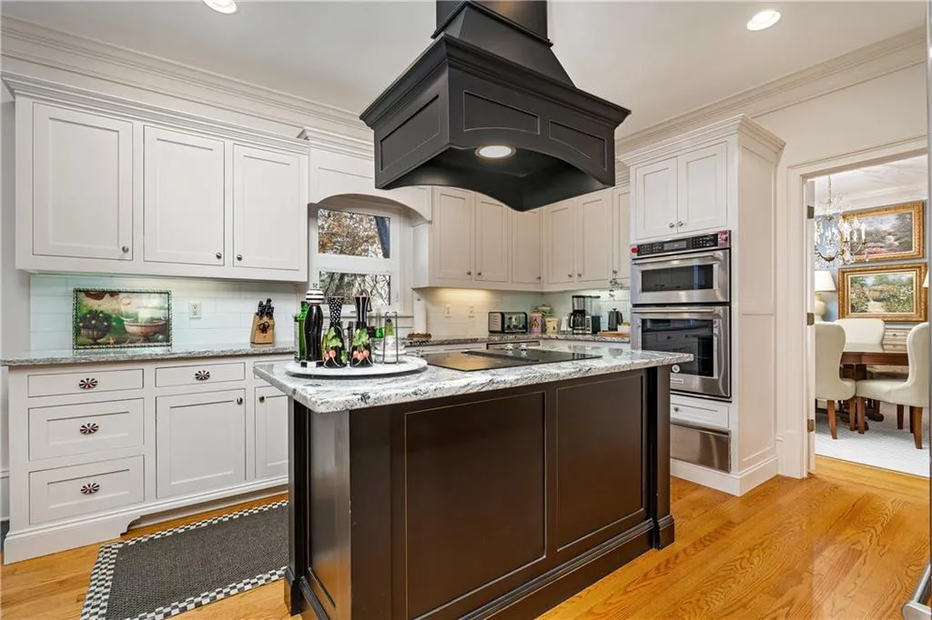 100 Gilford Way, Sandy Springs, Georgia 30350, 6 Bedrooms Bedrooms, ,5 BathroomsBathrooms,Residential,Sold,100 Gilford Way,6830769