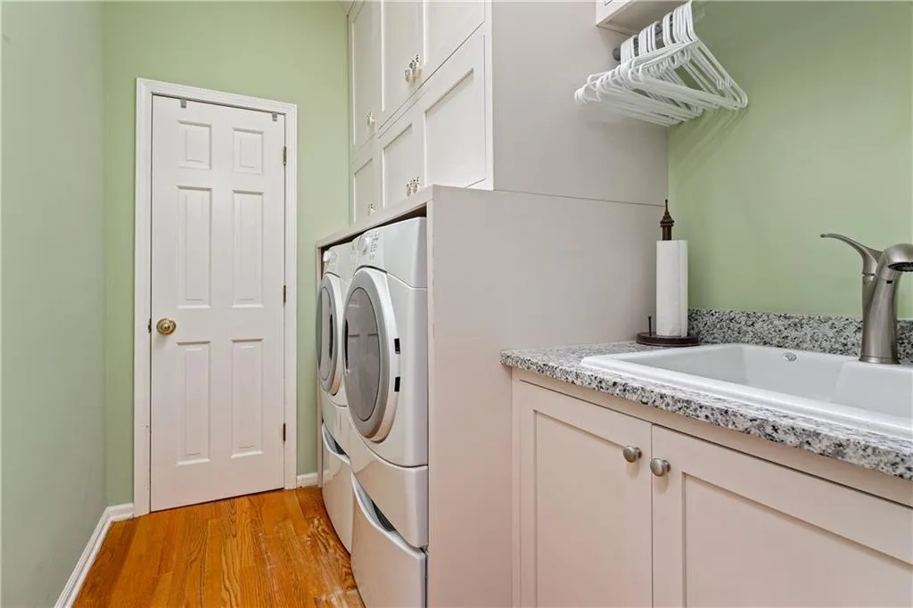 100 Gilford Way, Sandy Springs, Georgia 30350, 6 Bedrooms Bedrooms, ,5 BathroomsBathrooms,Residential,Sold,100 Gilford Way,6830769