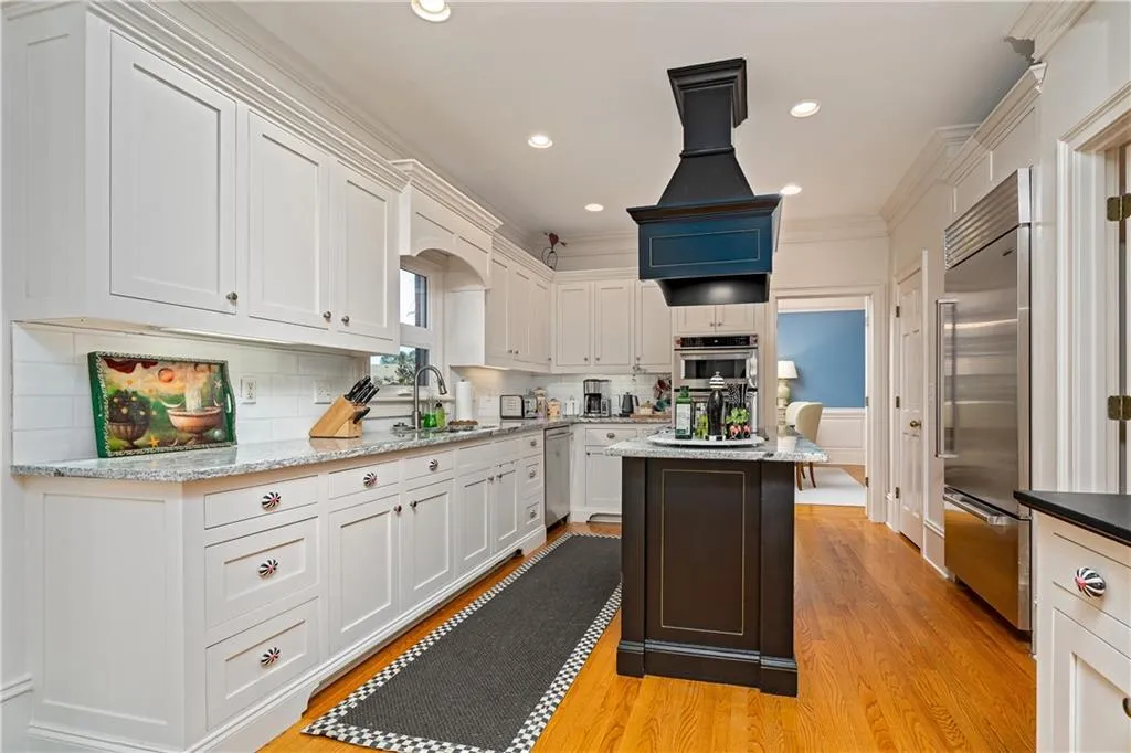 100 Gilford Way, Sandy Springs, Georgia 30350, 6 Bedrooms Bedrooms, ,5 BathroomsBathrooms,Residential,Sold,100 Gilford Way,6830769