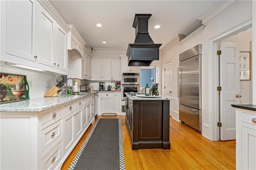 100 Gilford Way, Sandy Springs, Georgia 30350, 6 Bedrooms Bedrooms, ,5 BathroomsBathrooms,Residential,Sold,100 Gilford Way,6830769