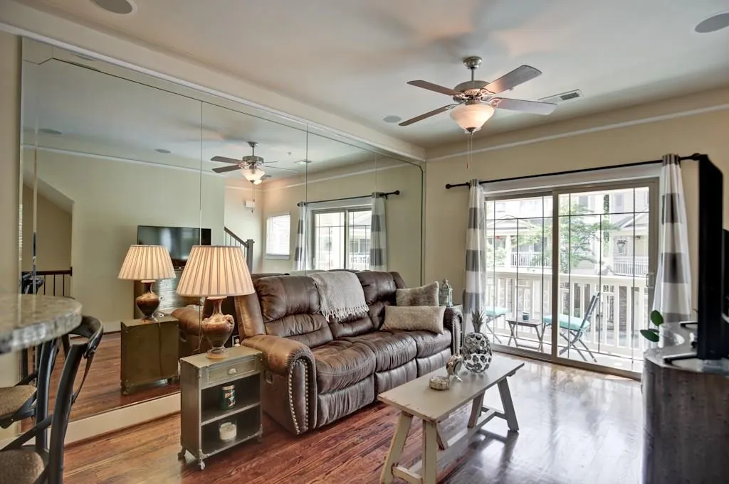 221 Semel Circle Unit 243, Atlanta, Georgia 30309, 2 Bedrooms Bedrooms, ,1 BathroomBathrooms,Residential,Sold,221 Semel Circle Unit 243,5843689