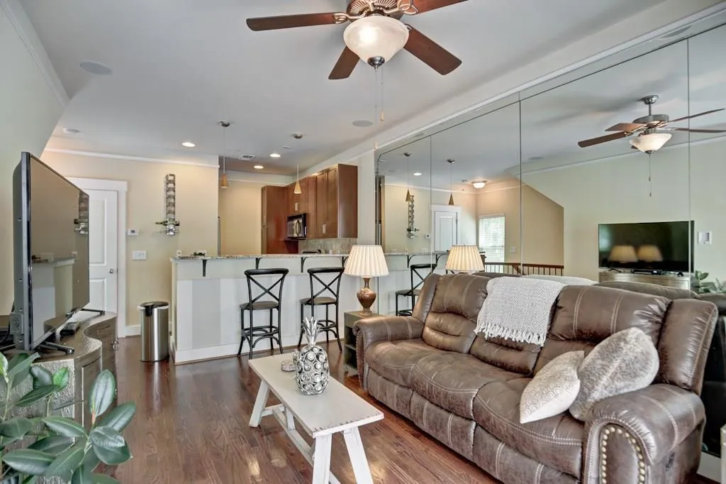 221 Semel Circle Unit 243, Atlanta, Georgia 30309, 2 Bedrooms Bedrooms, ,1 BathroomBathrooms,Residential,Sold,221 Semel Circle Unit 243,5843689