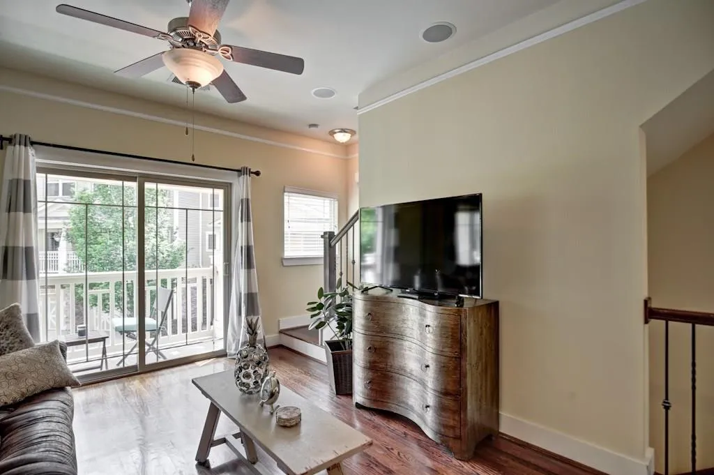 221 Semel Circle Unit 243, Atlanta, Georgia 30309, 2 Bedrooms Bedrooms, ,1 BathroomBathrooms,Residential,Sold,221 Semel Circle Unit 243,5843689