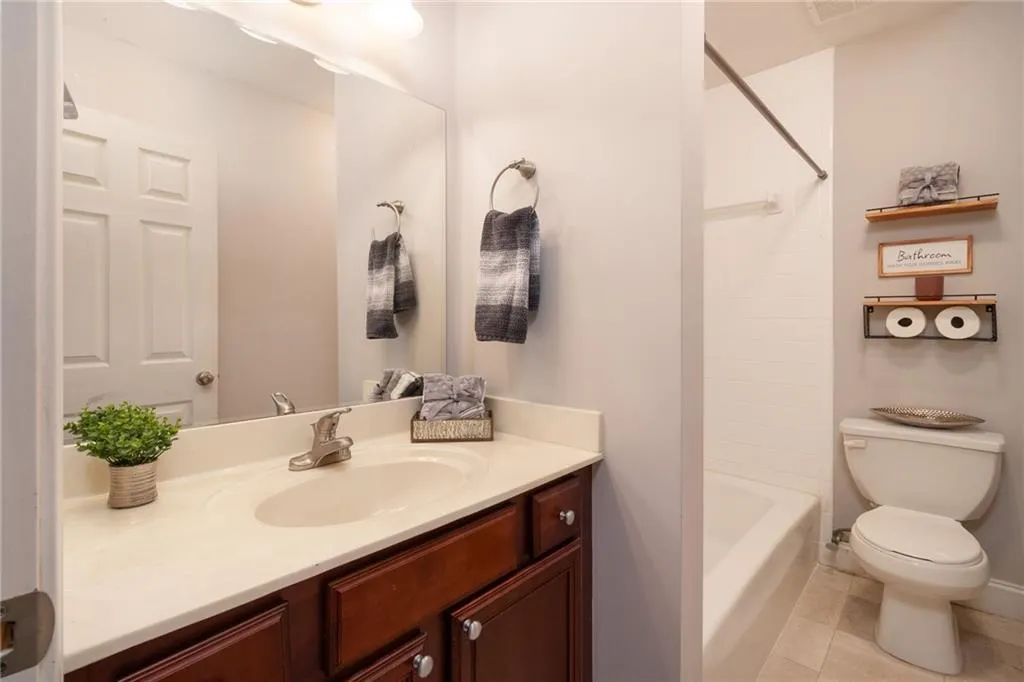 6980 Roswell Road Unit O2, Atlanta, Georgia 30328, 3 Bedrooms Bedrooms, ,2 BathroomsBathrooms,Residential,For Sale,6980 Roswell Road Unit O2,7639369