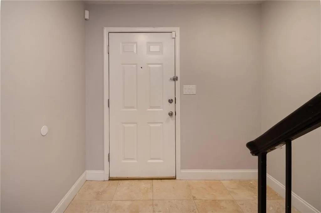 6980 Roswell Road Unit O2, Atlanta, Georgia 30328, 3 Bedrooms Bedrooms, ,2 BathroomsBathrooms,Residential,For Sale,6980 Roswell Road Unit O2,7639369
