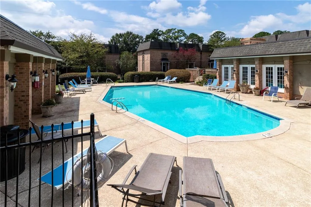 6980 Roswell Road Unit O2, Atlanta, Georgia 30328, 3 Bedrooms Bedrooms, ,2 BathroomsBathrooms,Residential,For Sale,6980 Roswell Road Unit O2,7639369
