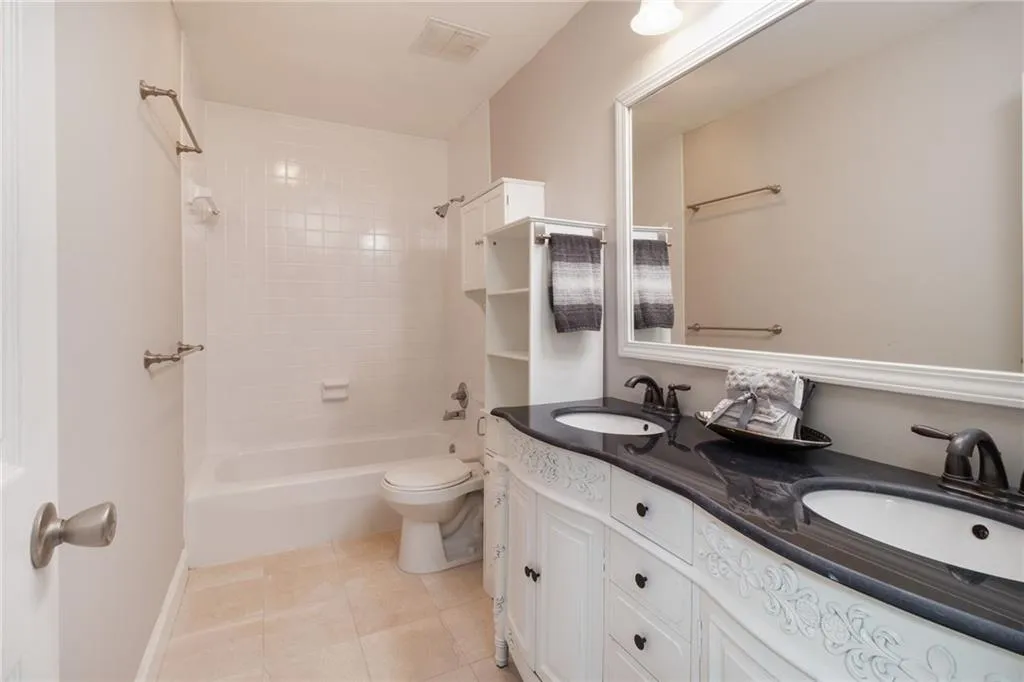 6980 Roswell Road Unit O2, Atlanta, Georgia 30328, 3 Bedrooms Bedrooms, ,2 BathroomsBathrooms,Residential,For Sale,6980 Roswell Road Unit O2,7639369