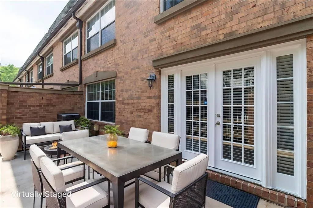 6980 Roswell Road Unit O2, Atlanta, Georgia 30328, 3 Bedrooms Bedrooms, ,2 BathroomsBathrooms,Residential,For Sale,6980 Roswell Road Unit O2,7639369